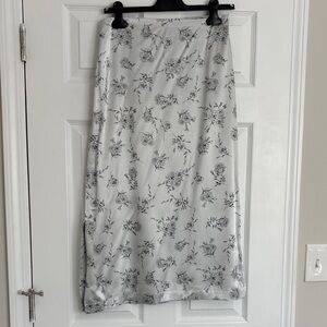 Club Monaco Elegant Pale Blue Floral Print Skirt, Size 6 with side slit